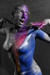 Frau in blauem Overall / Woman in blue overall