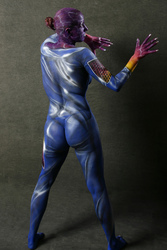 Frau in blauem Overall / Woman in blue overall