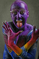 Frau in blauem Overall / Woman in blue overall