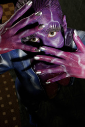 Frau in blauem Overall / Woman in blue overall