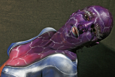 Frau in blauem Overall / Woman in blue overall