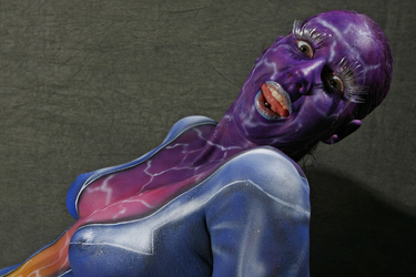 Frau in blauem Overall / Woman in blue overall