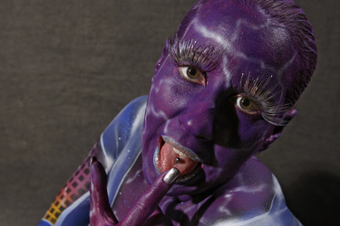 Frau in blauem Overall / Woman in blue overall