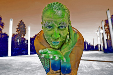 Frau in blauem Overall / Woman in blue overall