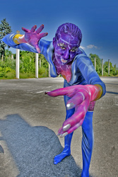 Frau in blauem Overall / Woman in blue overall