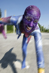 Frau in blauem Overall / Woman in blue overall