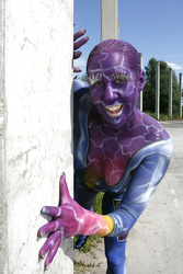 Frau in blauem Overall / Woman in blue overall