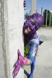 Frau in blauem Overall / Woman in blue overall