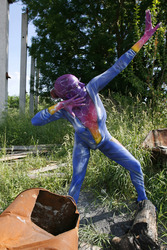 Frau in blauem Overall / Woman in blue overall