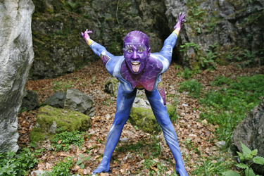 Frau in blauem Overall / Woman in blue overall