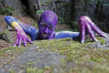 Frau in blauem Overall / Woman in blue overall