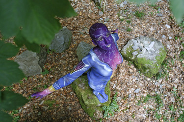 Frau in blauem Overall / Woman in blue overall