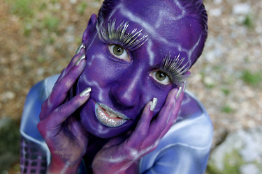 Frau in blauem Overall / Woman in blue overall