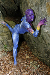 Frau in blauem Overall / Woman in blue overall