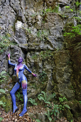 Frau in blauem Overall / Woman in blue overall