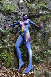 Frau in blauem Overall / Woman in blue overall