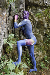 Frau in blauem Overall / Woman in blue overall