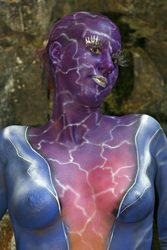 Frau in blauem Overall / Woman in blue overall