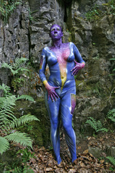 Frau in blauem Overall / Woman in blue overall