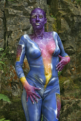 Frau in blauem Overall / Woman in blue overall