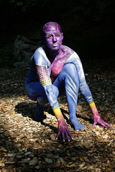 Frau in blauem Overall / Woman in blue overall