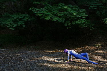 Frau in blauem Overall / Woman in blue overall