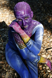 Frau in blauem Overall / Woman in blue overall