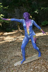 Frau in blauem Overall / Woman in blue overall