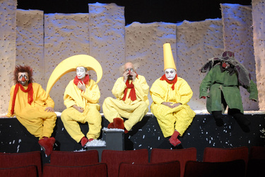 Wjatscheslaw Iwanowitsch 'Slava' Polunin mit seinem Team