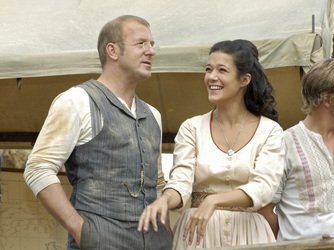 Heino Ferch als Heinrich Schliemann, Mélanie Doutey als Sophia Schliemann