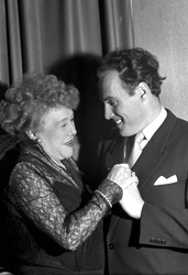 Ida Wüst mit Ensemblekollegen