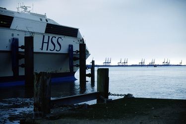 Stena Discovery, die schnellste und größte Katamaran-Fähre kurz vor der Abfahrt nach Holland