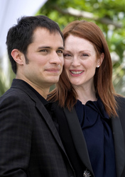 Gael Garcia Bernal, Julianne Moore