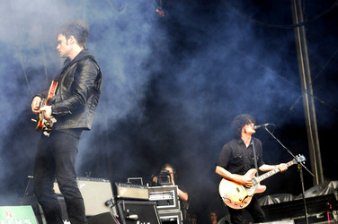 Robert Levon Been, Peter Hayes