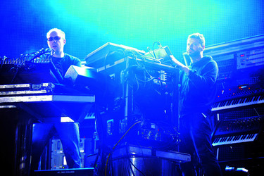 Tom Rowlands, Ed Simons