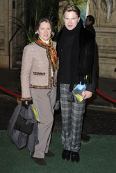 Henry Conway mit Begleitung