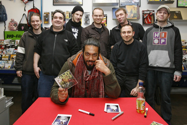 Samy Deluxe und das 25music-Team (Lenard, Splitti, Christopher, Lewi, Ralph, Michael, Jens)