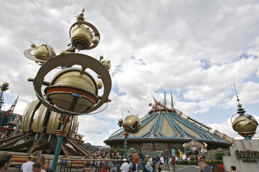 Orbitron und Space Mountian: Mission 2