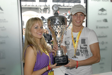 Katie Pfleghar, Raul Richter