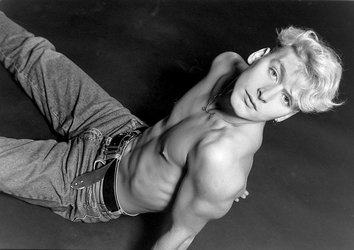 Junge in Jeans / Boy in Jeans