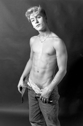 Junge in Jeans / Boy in Jeans