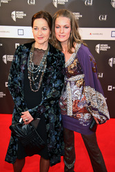 Charlotte Schwab, Lisa Martinek