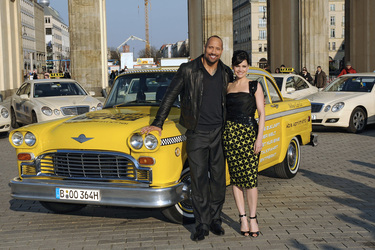 Dwayne Johnson, Carla Gugino