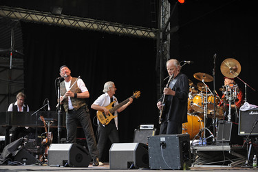 Andrew Giddings, Ian Anderson, Jonathan Noyce, Martin Barre, Doane Perry