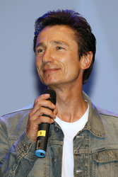 Dominic Keating