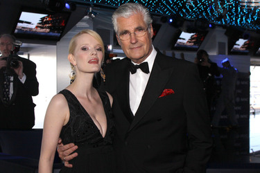 Mirja Dumont, Sky Dumont