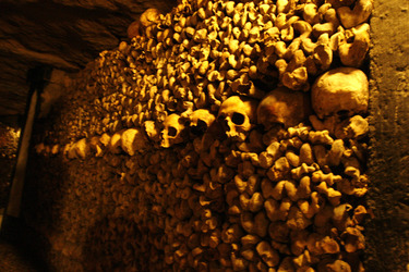 Katakomben von Paris / Catacombes de Paris