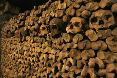 Katakomben von Paris / Catacombes de Paris