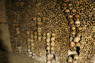 Katakomben von Paris / Catacombes de Paris