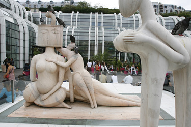 Skulpturen im Forum des Halles